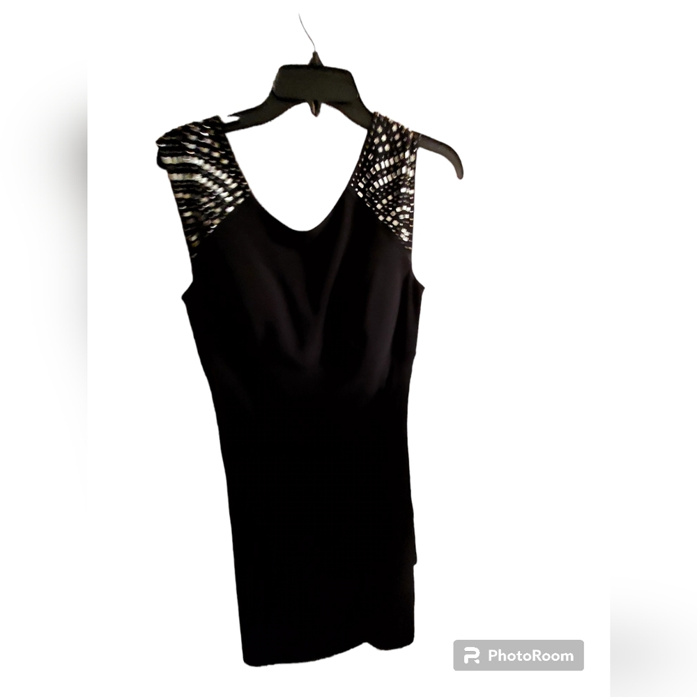 LBD EUC size 6 Bling on Sleeves Ruching in Back Lots of Stretch